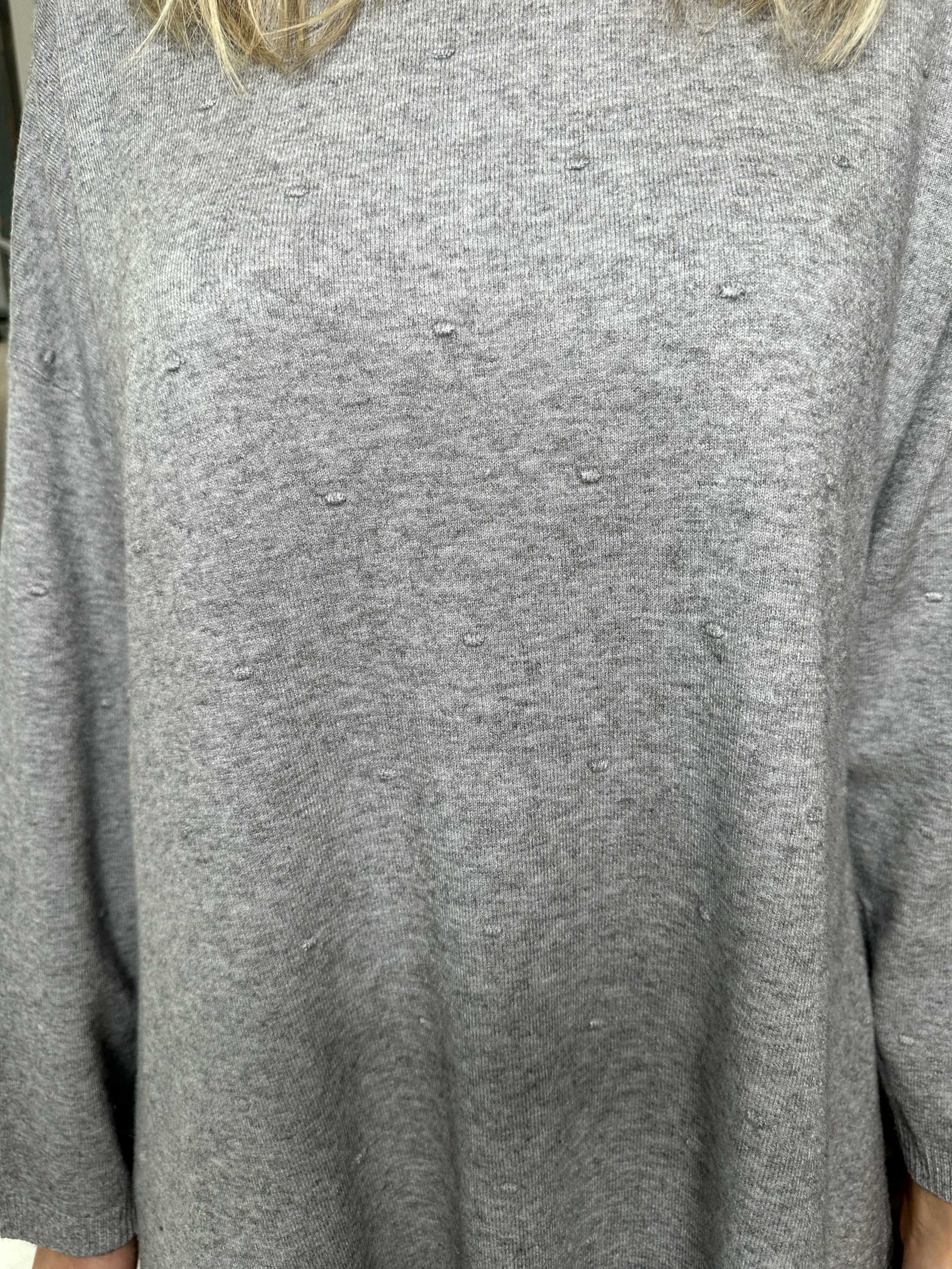 Zina - Strikbluse med prikket detaljer i stoffet